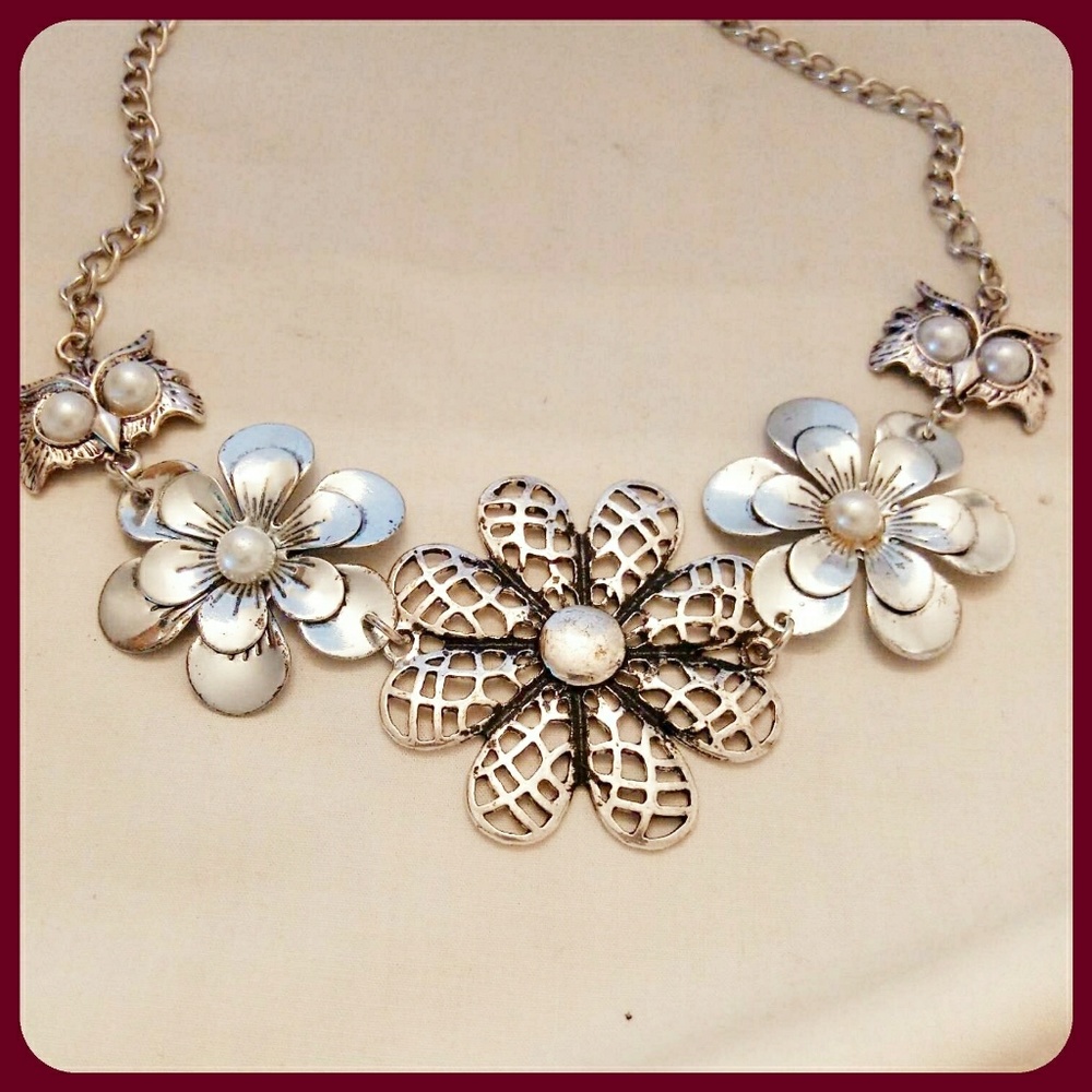 Flower and Owl Collar Necklace